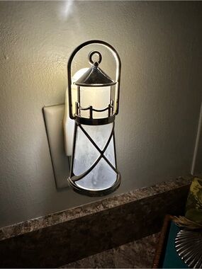 Bath & Body Works Wallflowers Fragrance Diffuser Plug-In Lighthouse nightlight
